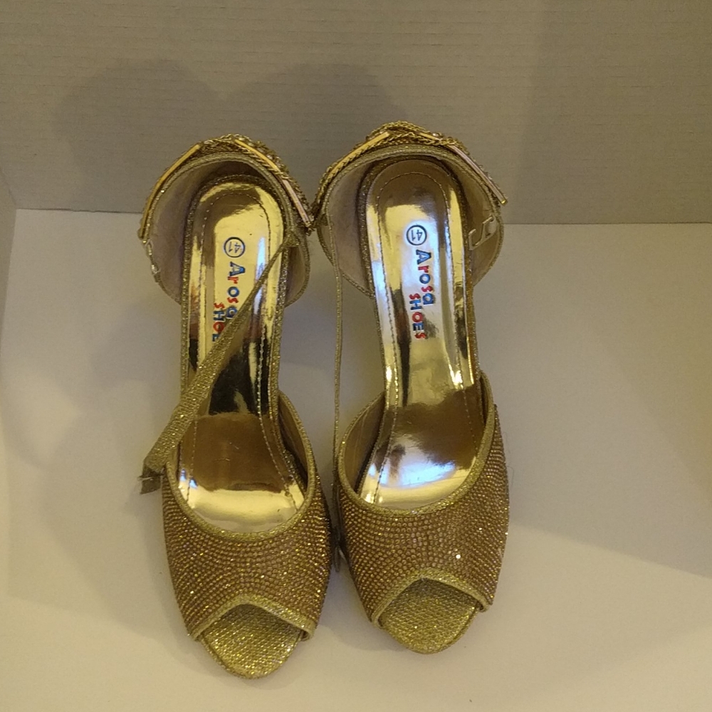 👠👠 Gold shoes by Arosa shoes